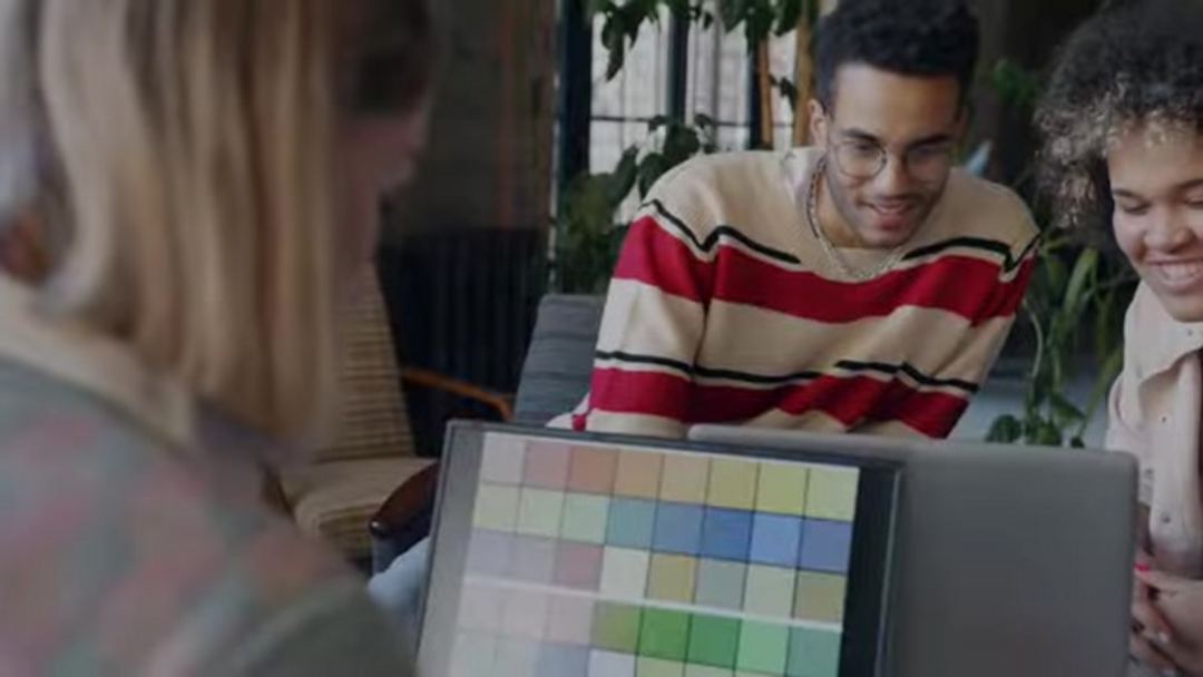 Сравнение функций и цен лучших генераторов баннеров с ИИ на 2025 год