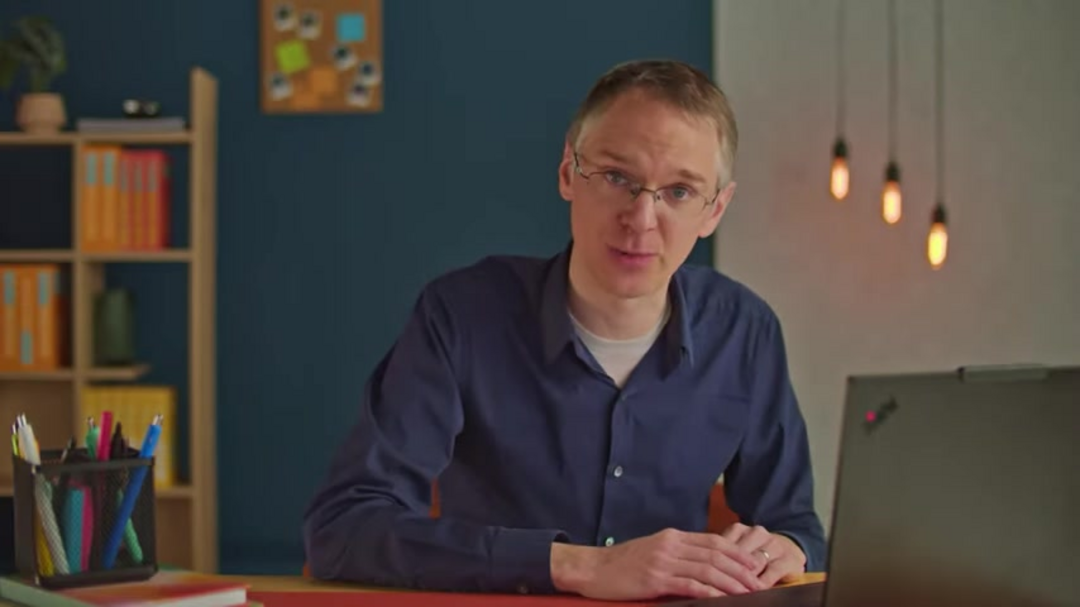 HubSpot Breeze AI 功能视觉摘要显示工作流程集成和优势