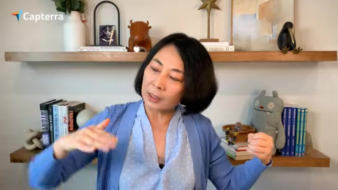 AI营销技术栈集成图显示CRM和自动化连接