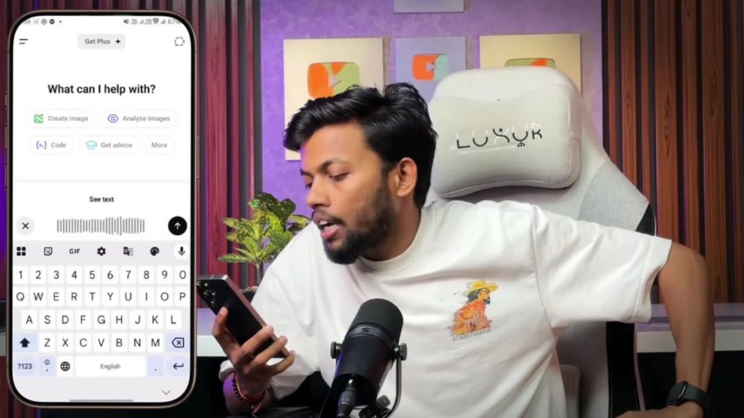 病毒AI猴子视频博客示例，展示动画猴子在旅游景点