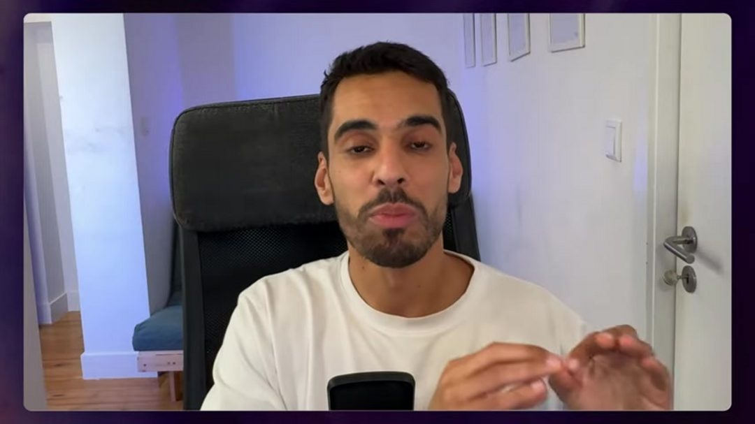 Сгенерированная ИИ сводка встречи, показывающая пункты действий и назначения задач