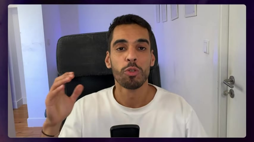 Интеллектуальный рабочий процесс триажа тикетов, показывающий процесс приоритизации и назначения